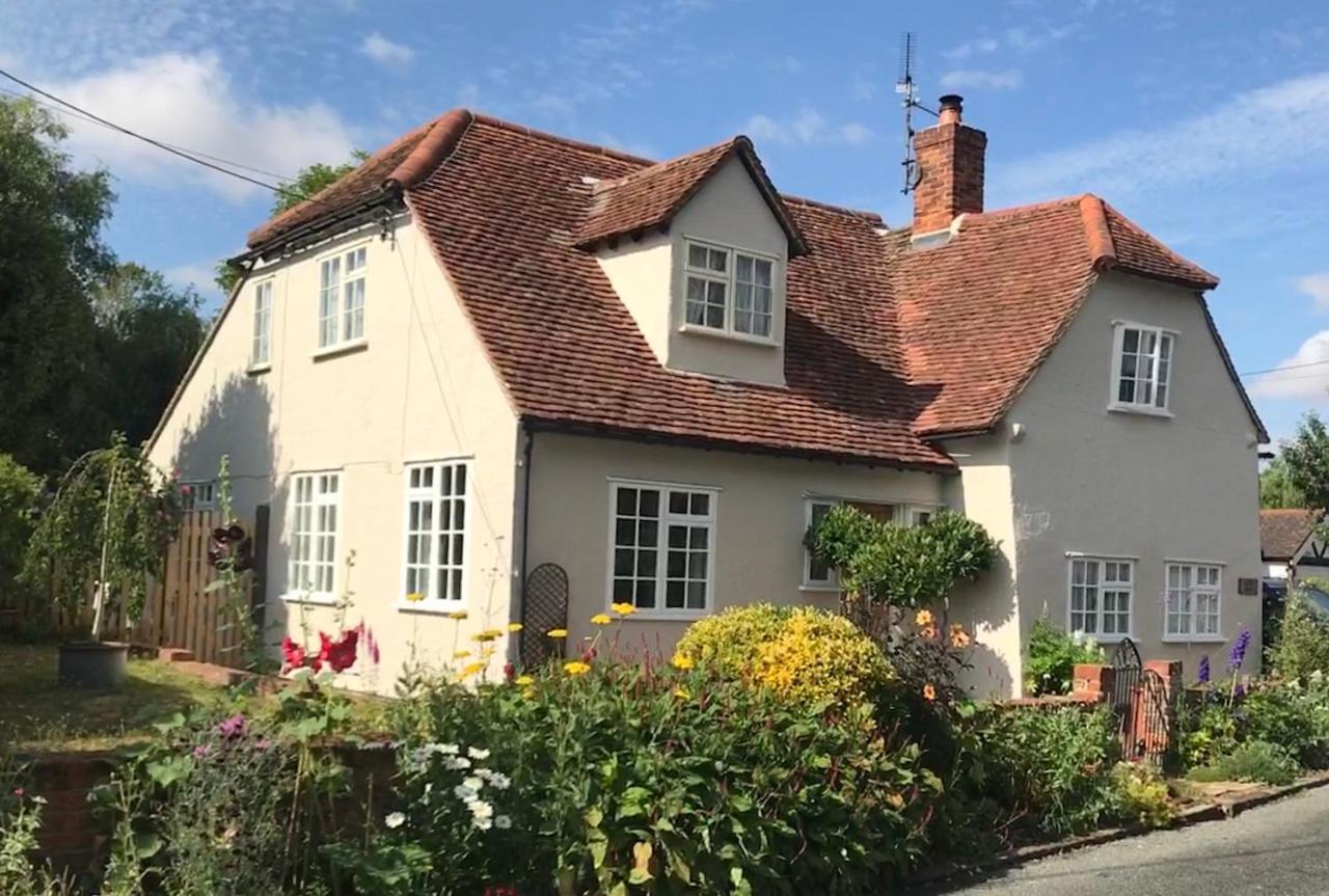 Corner House Luxury Bnb Little Dunmow Exteriör bild