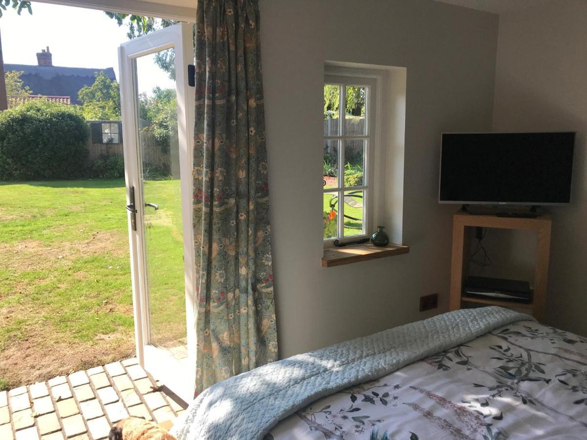 Corner House Luxury Bnb Little Dunmow Exteriör bild