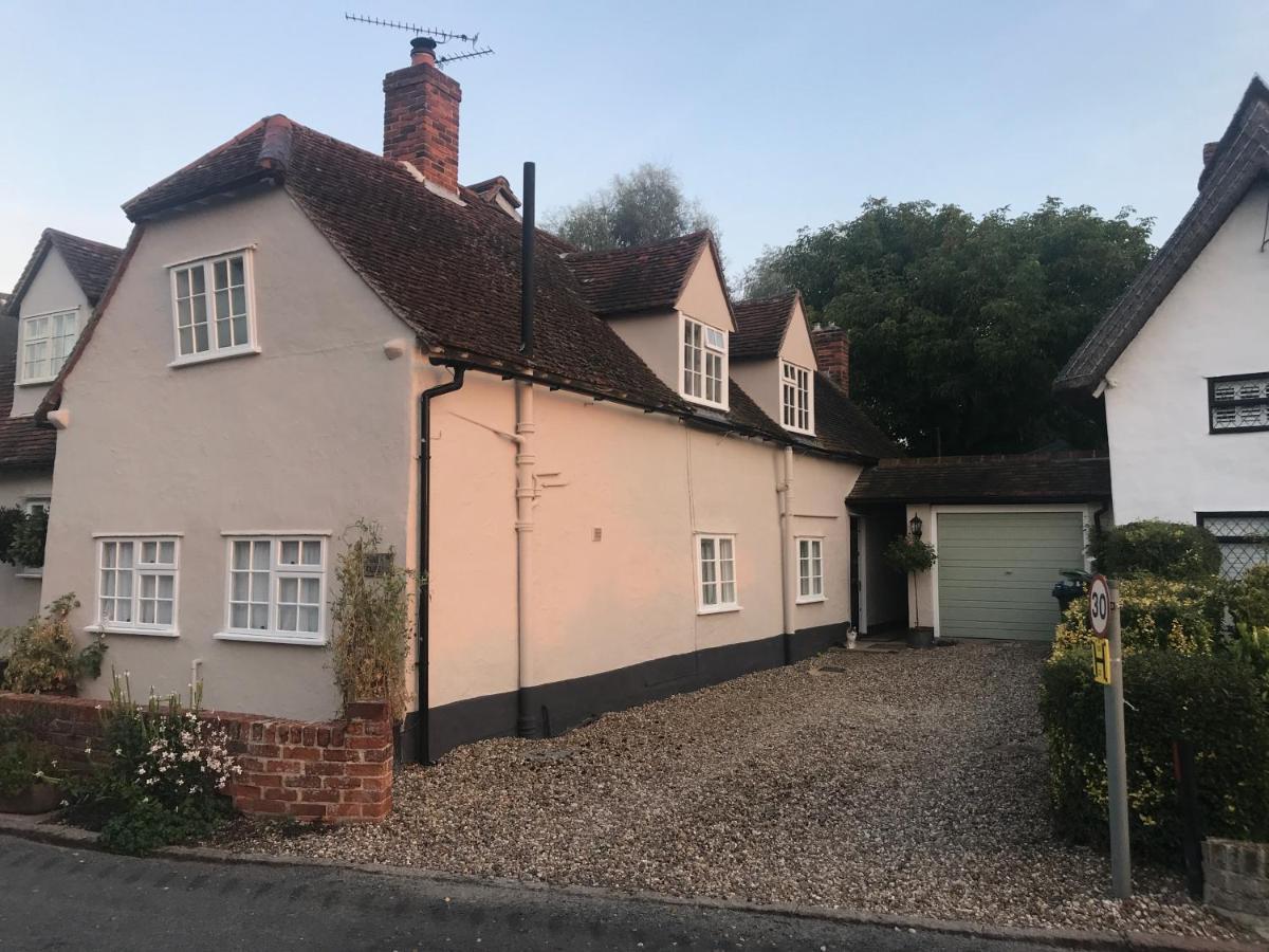 Corner House Luxury Bnb Little Dunmow Exteriör bild