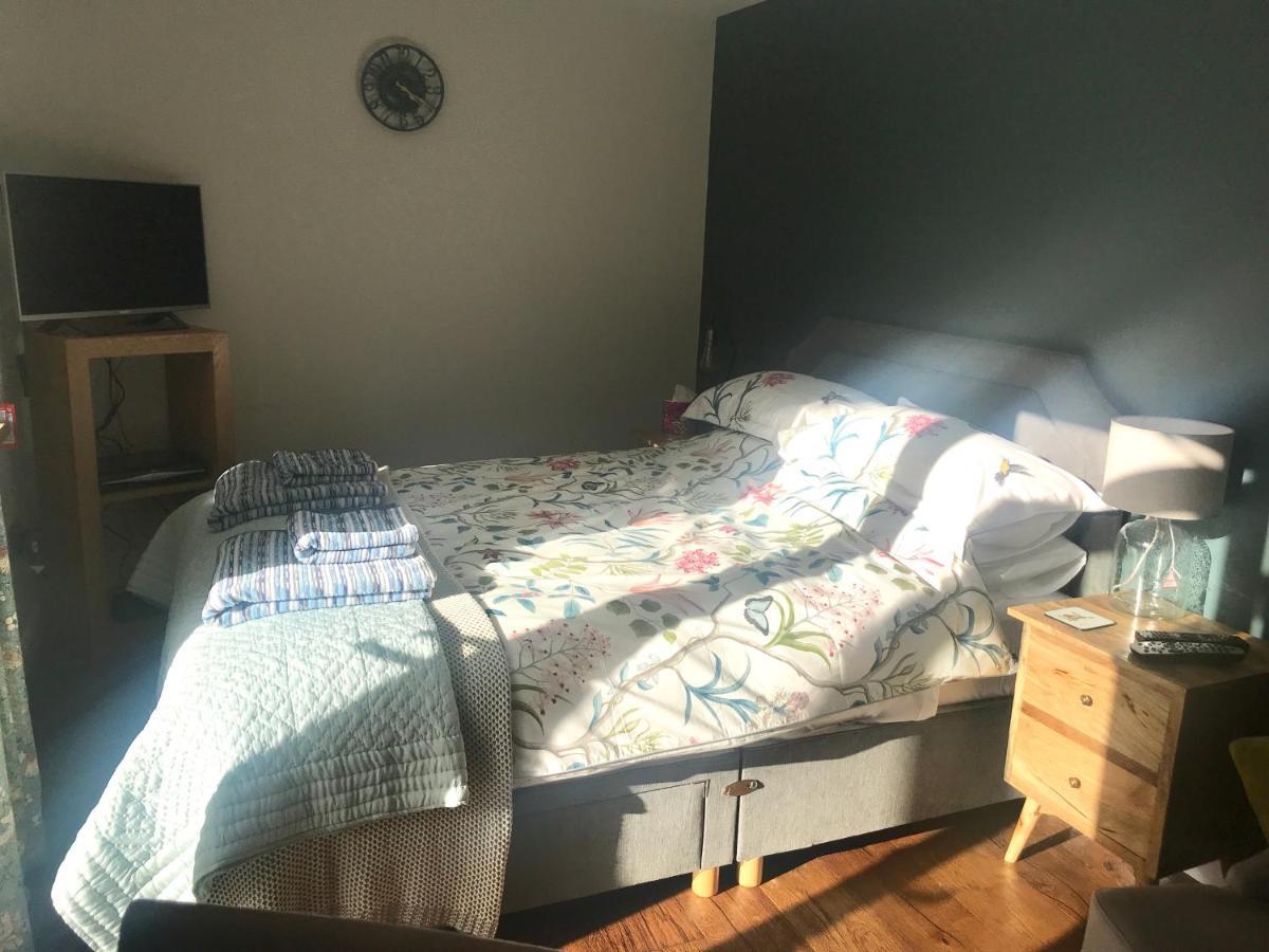 Corner House Luxury Bnb Little Dunmow Exteriör bild