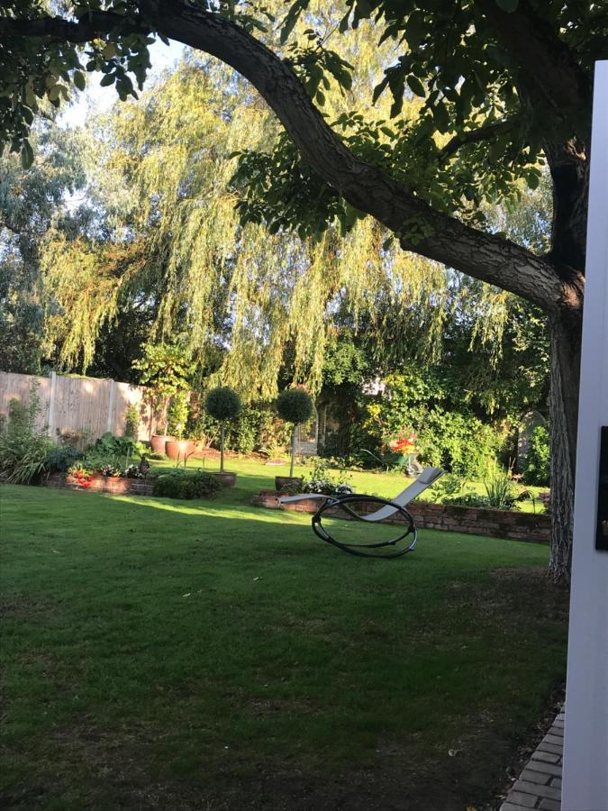 Corner House Luxury Bnb Little Dunmow Exteriör bild