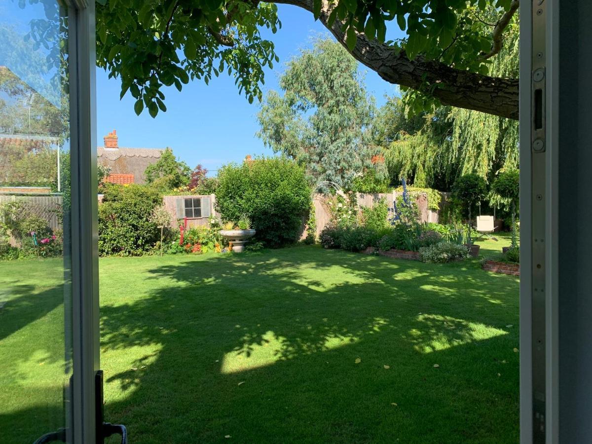 Corner House Luxury Bnb Little Dunmow Exteriör bild