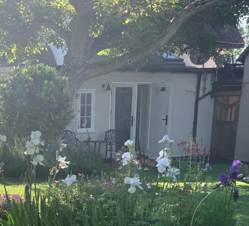 Corner House Luxury Bnb Little Dunmow Exteriör bild