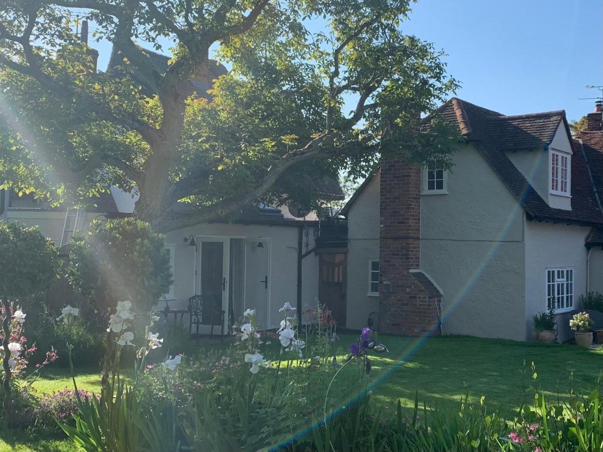 Corner House Luxury Bnb Little Dunmow Exteriör bild